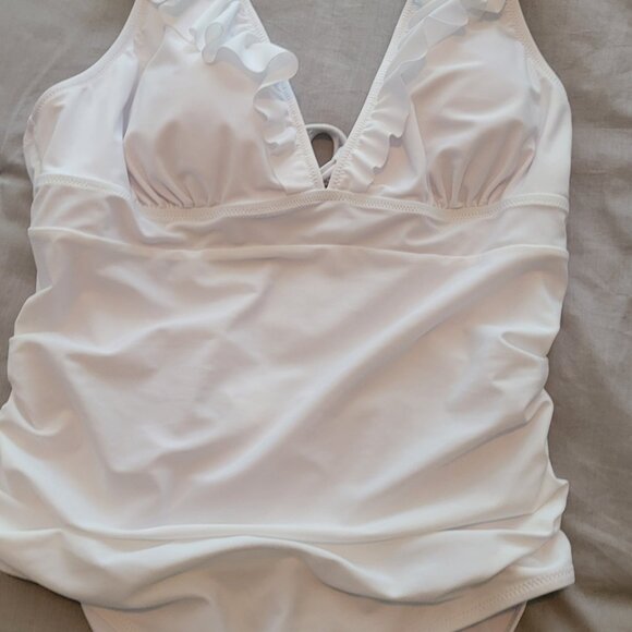 White ruffled cupshe swimsuit - Picture 4 of 5